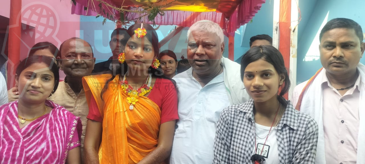 आउटसोर्सिंग में स्थानीय लोगों को रोजगार दें जिला प्रशासन — मथुरा प्रसाद महतो 1 IMG 20250513 WA0057