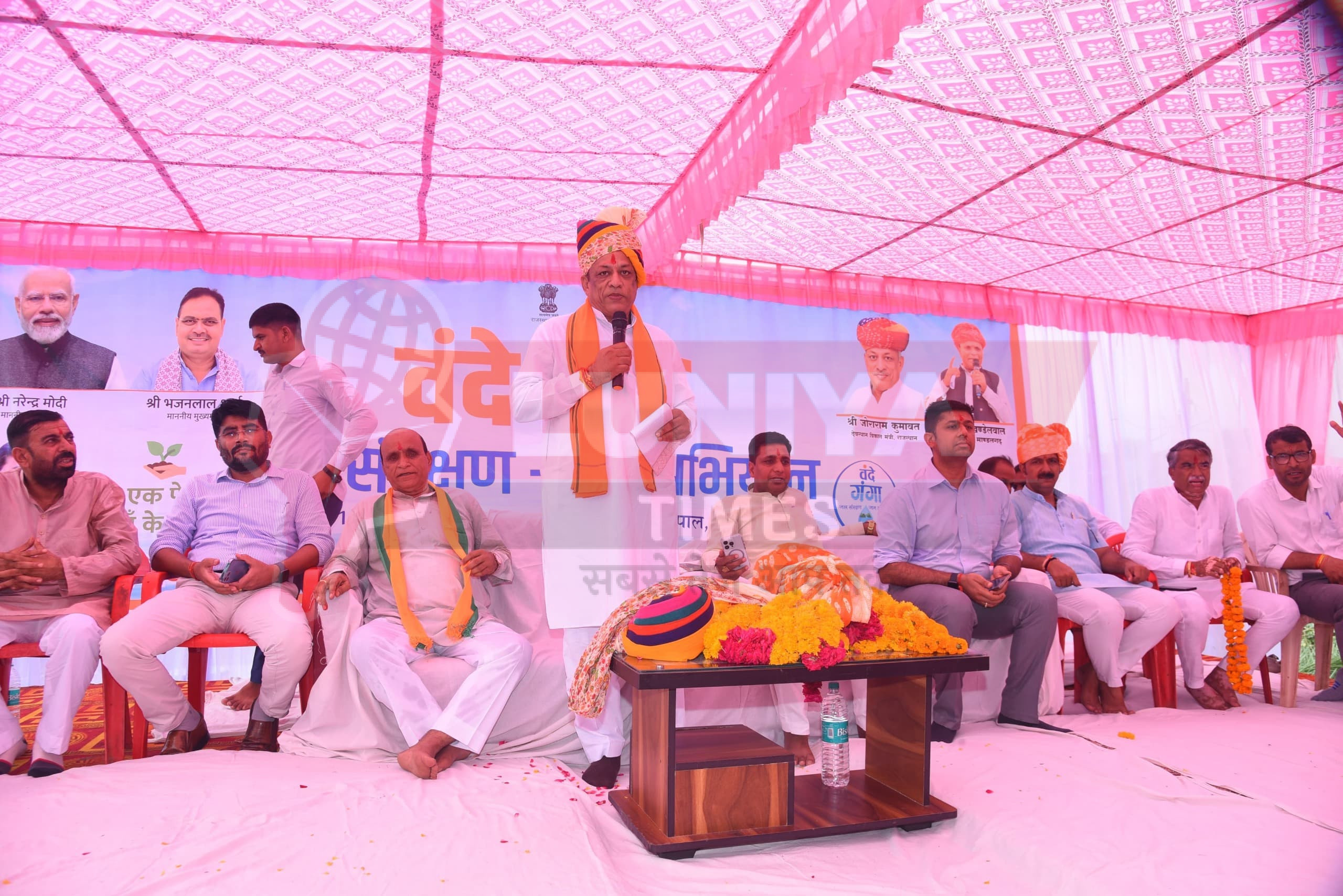 झालेश्वर सरोवर पर कैबिनेट मंत्री कुमावत ने की पूजा-अर्चना, पौधरोपण कर दिया पर्यावरण संरक्षण का संदेश 1 WhatsApp Image 2025 06 18 at 5.15.26 PM