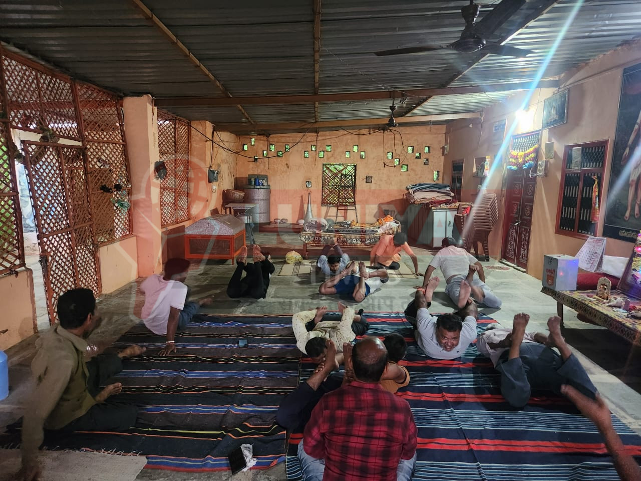 दादाई गांव में संकल्प से सिद्धि एवं अंतरराष्ट्रीय योग दिवस 2025 का भव्य आयोजन, हुआ पीपल का वृक्षारोपण 1 WhatsApp Image 2025 06 21 at 12.17.19 PM