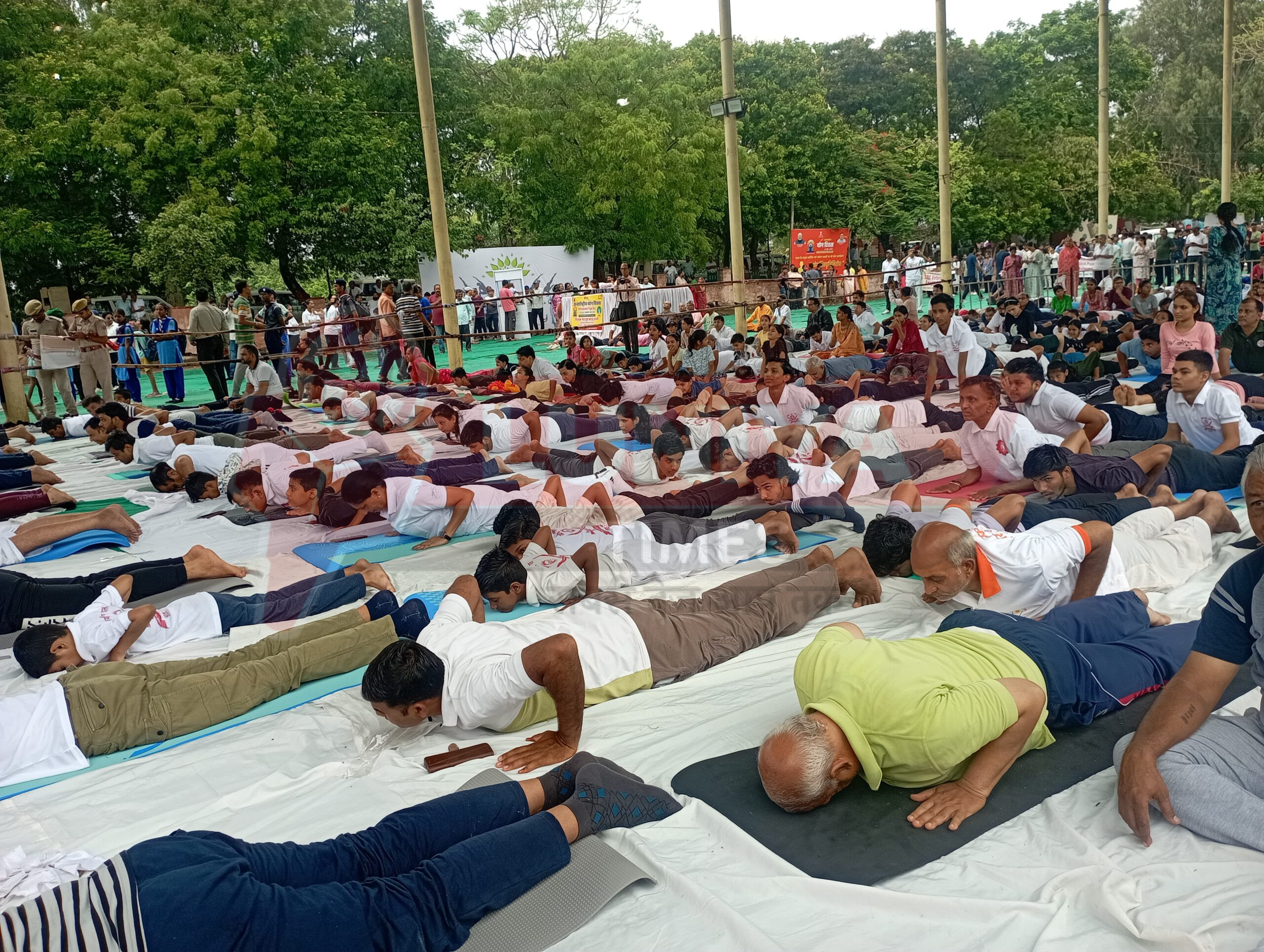 पाली में 11 वा अन्तर्राष्ट्रीय योग दिवस मनाया प्रभारी मंत्री झाबर सिंह खर्रा ने किया आम जन के साथ योग 1 WhatsApp Image 2025 06 21 at 4.34.10 PM scaled