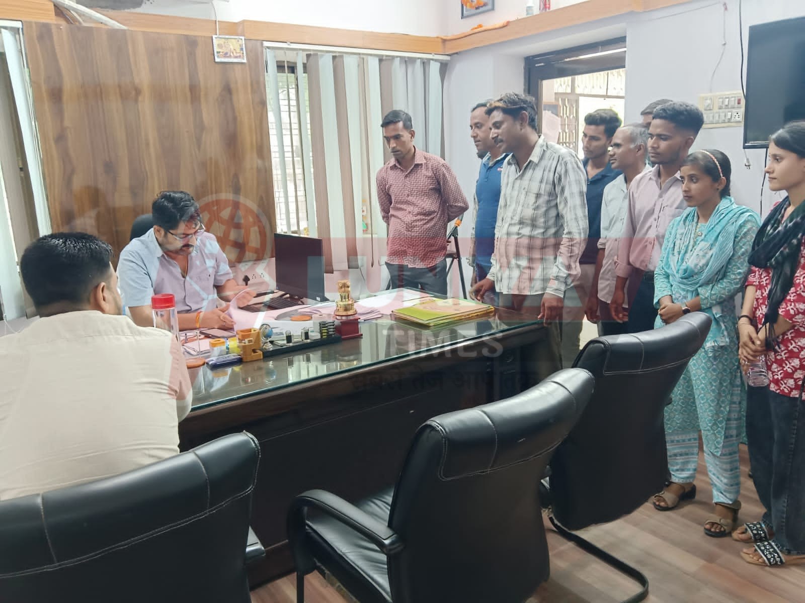 बाली ब्लॉक के मनरेगा में कार्यरत मेट संघ ने विभिन्न मांगों को लेकर मुख्यमंत्री के नाम बाली उपखंड अधिकारी दिनेश बिश्नोई व बाली विकास अधिकारी भोपालसिंह जोधा को ज्ञापन दिया 1 WhatsApp Image 2025 07 22 at 17.26.37