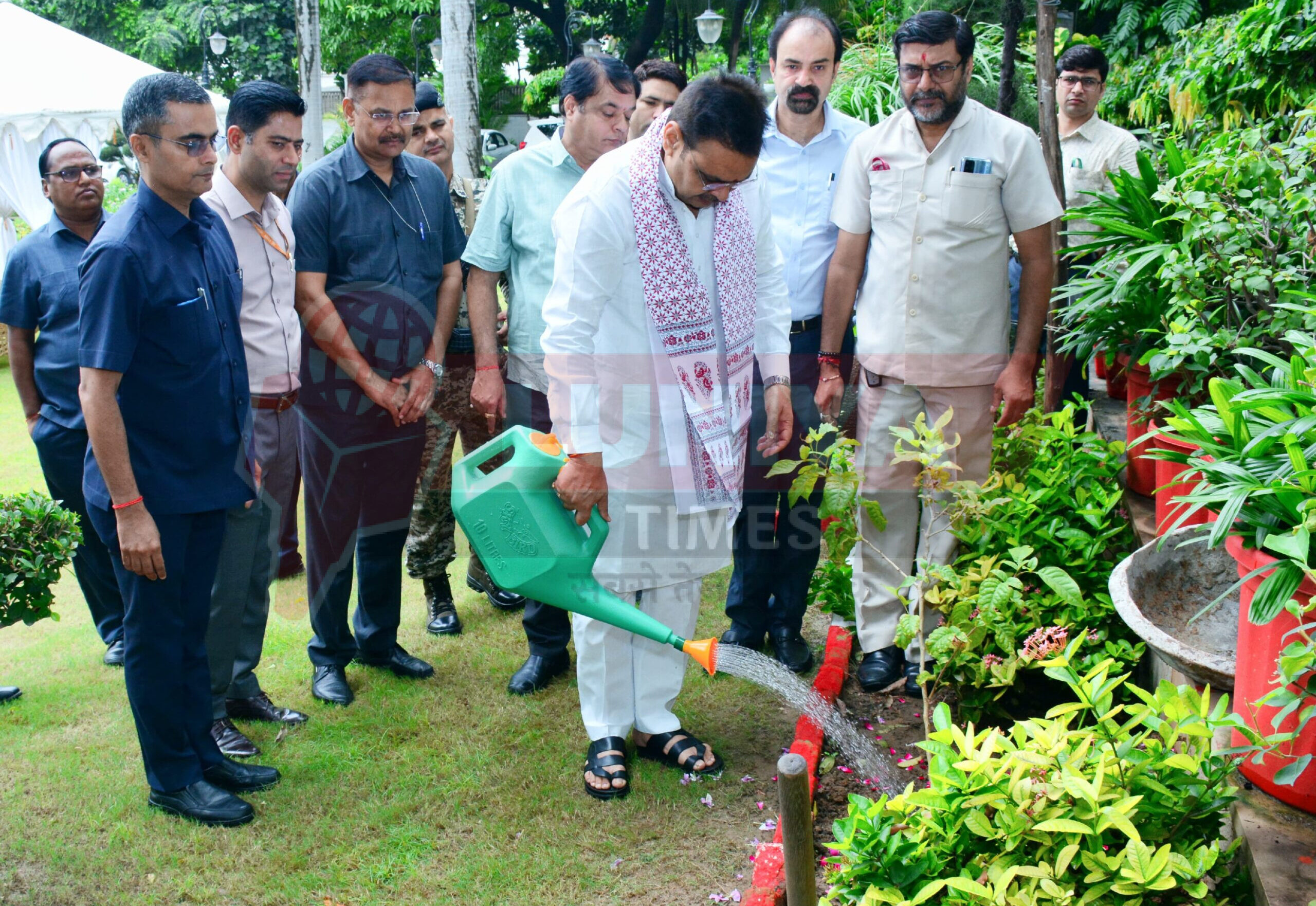 मुख्यमंत्री भजनलाल शर्मा ने नई दिल्ली में ‘एक पेड़ मां के नाम’ अभियान के तहत बिल्व का पौधरोपण कर पर्यावरण संरक्षण का सशक्त संदेश दिया 1 1 4 scaled e1754206379403