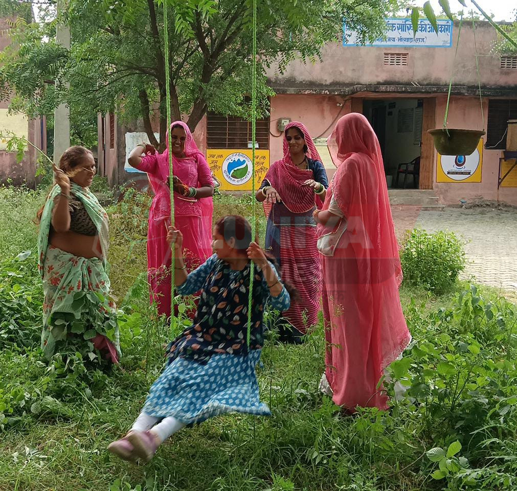 राजीविका की महिलाओं ने पारंपरिक उल्लास से मनाई बनीड़ा में बड़ी तीज 1 WhatsApp Image 2025 08 12 at 18.53.06 1