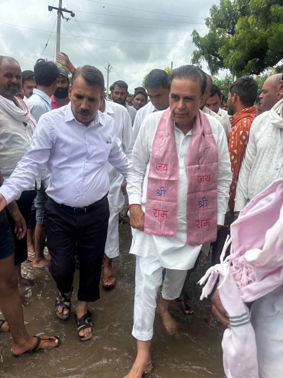 जयपुर जिला प्रभारी मंत्री जोगाराम पटेल ने वर्षा प्रभावित क्षेत्रों का किया दौरा 1 221406