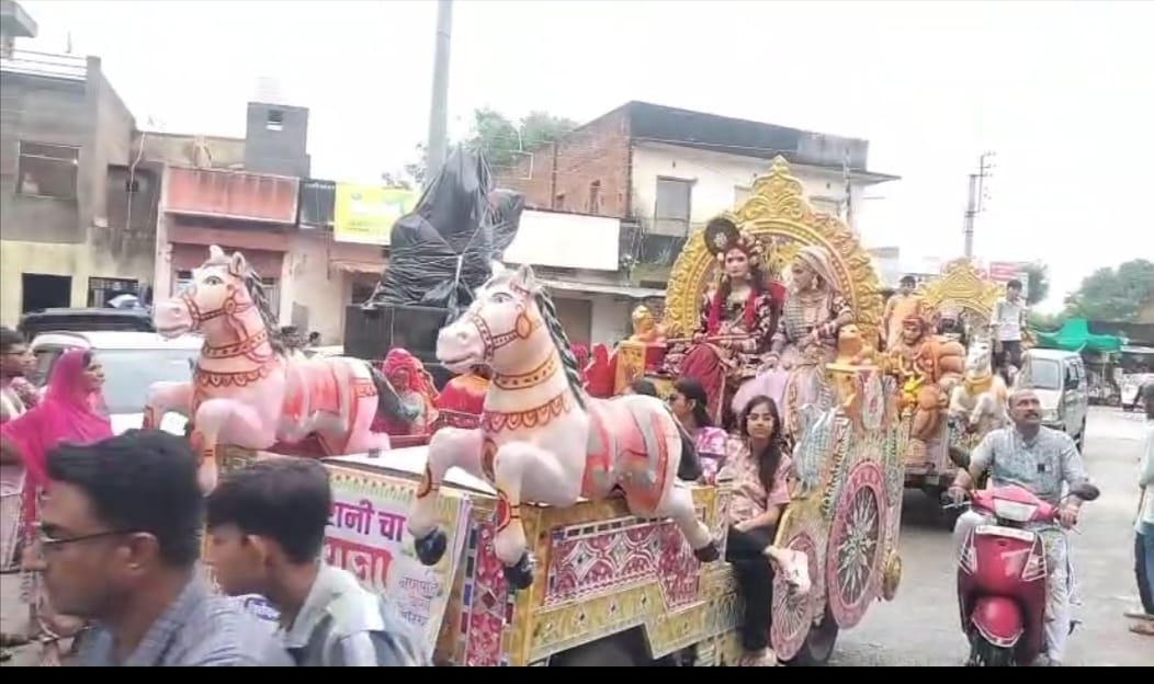 रिमझिम बारिश में आज रानी चा राजा गणेश महोत्सव मूर्ति का आज भव्य विर्सजन हुआ 1 IMG 20250906 WA0064