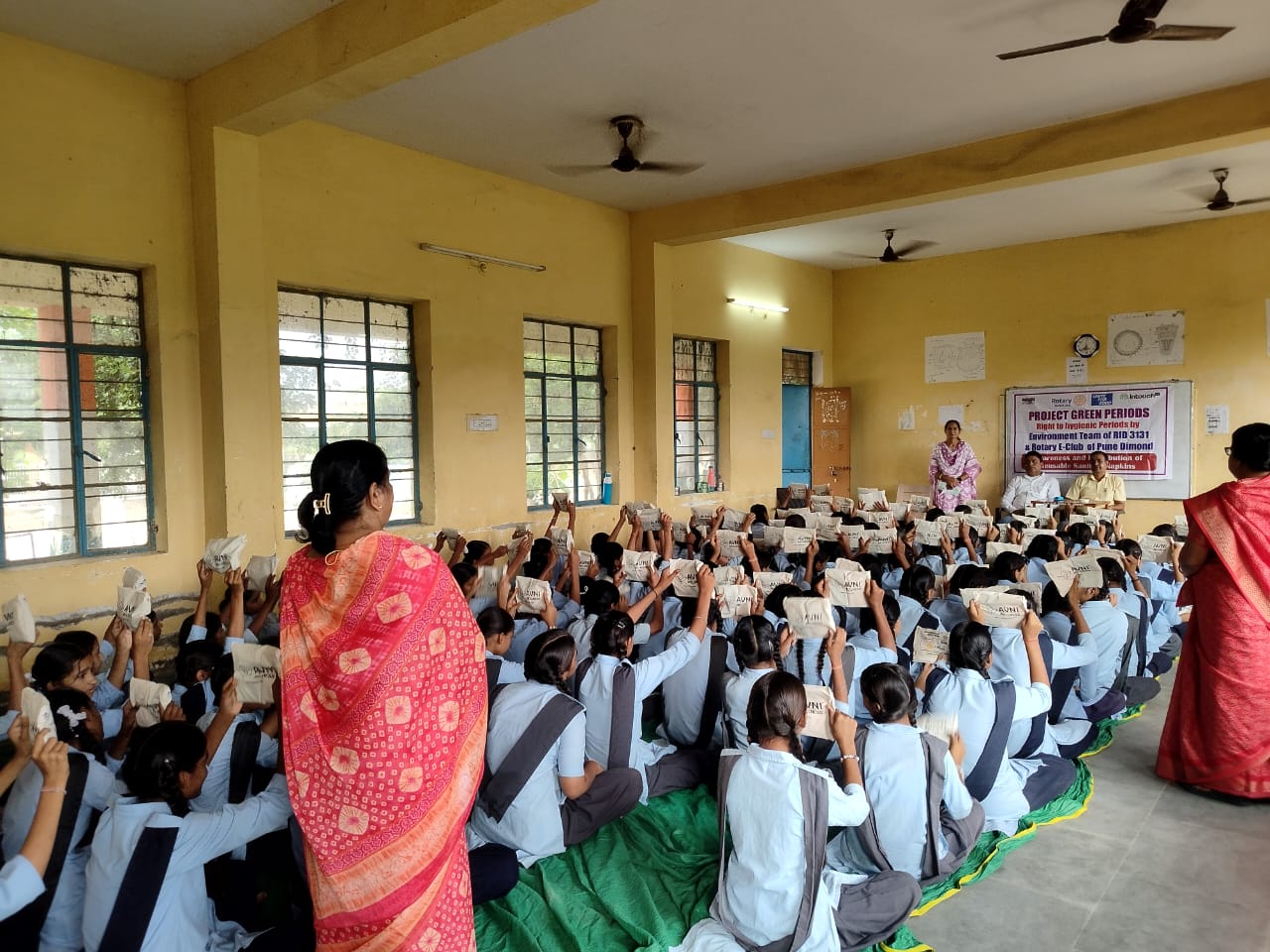 रोटरी ई क्लब पुणे द्वारा प्रोजेक्ट ग्रीन पीरियड्स के तहत बालिकाओं को ईको फ्रेंडली सेनेटरी नेपकिन किट वितरित 1 IMG 20250915 WA0026