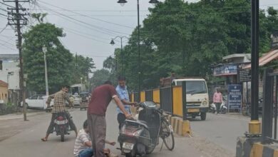 डिवाइडर पर कट के पास की रेलिंग की संरचना बनी हादसों की वजह 10 WhatsApp Image 2025 09 02 at 14.32.20