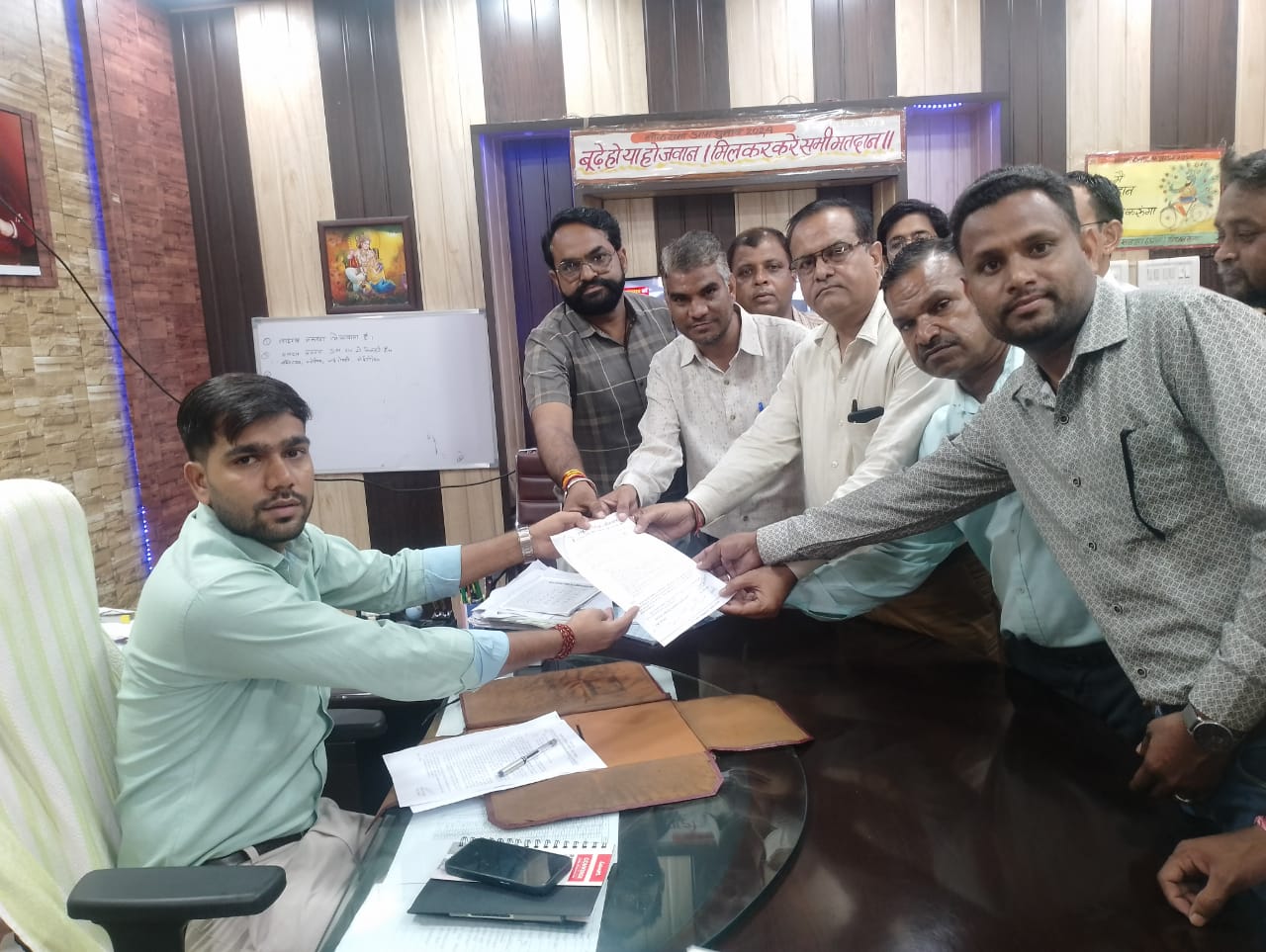 एसएचओ के खिलाफ कानूनी कार्यवाही की मांग को लेकर शाहपुरा में निजी विद्यालय संचालकों ने सौंपा ज्ञापन 1 IMG 20251003 WA00411