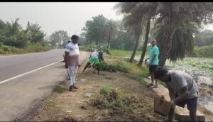 उपमुखिया संतूलाल किस्कू के प्रयास से कदमाअहरा टुण्डी छठ घाट की सफाई कार्य जोरों पर 5 IMG 20251023 WA0013