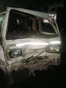 कानपुर थाना महाराजपुर में अज्ञात ट्रक चालक मारुती वैन में भीषण टक्कर से मारुति चालक गंभीर रूप से घायल 3 IMG 20251028 WA0008