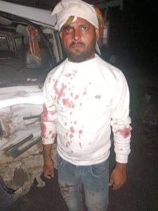 कानपुर थाना महाराजपुर में अज्ञात ट्रक चालक मारुती वैन में भीषण टक्कर से मारुति चालक गंभीर रूप से घायल 1 IMG 20251028 WA0009