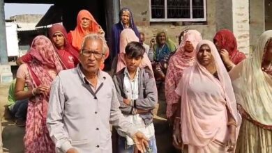 राशन डीलर का वीडियो वायरल होने के बाद, राशन डीलर ने ग्रामवासीयों से मिलकर 1 से 5 तारीख निश्चित की 8 1 2