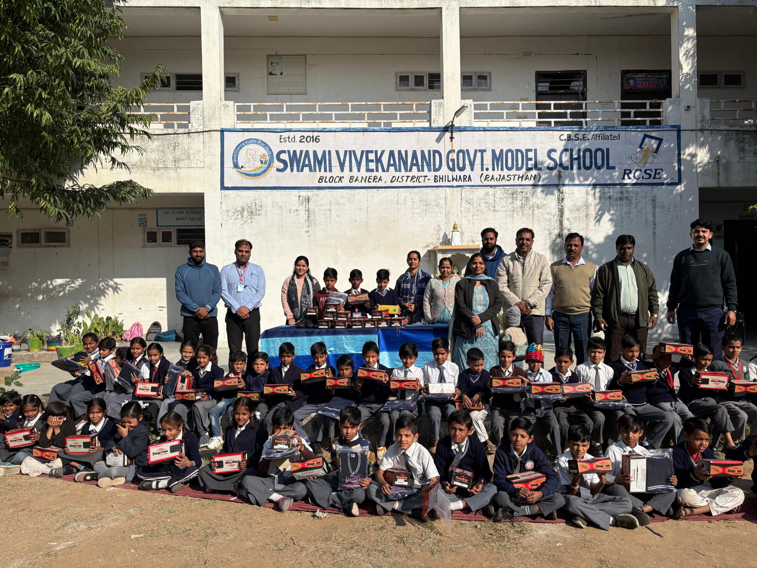 मॉडल स्कूल बनेड़ा में भामाशाहों ने जरूरतमंद विद्यार्थियों को दिए सर्दी से सुरक्षा के उपहार 1 IMG 20251118 WA0074 scaled