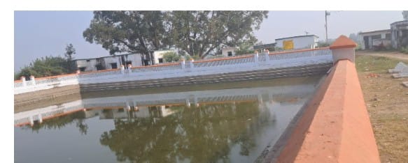 ऐतिहासिक धरोहर संजोये हुए है पडरिया तुला का धनुष यज्ञ मेला।ट्रस्ट की जमीन तथा बाग बगीचे धीरे धीरे हो रहे गायब। 1 WhatsApp Image 2025 11 26 at 5.10.53 PM