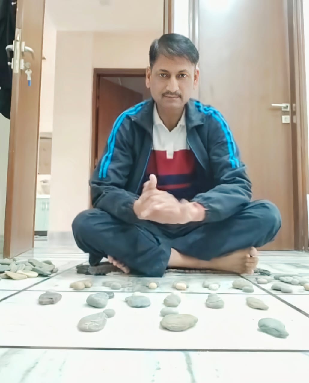 वर्दी में छुपा ‘संवेदनाओं का शिल्पकार’ — एसीपी पन्नालाल जांगिड़ की स्टोन आर्ट ने कला जगत में मचाई धूम 1 WhatsApp Image 2025 12 08 at 13.09.45 ee497e19