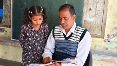 देसूरी एसीबीईओ ने छोड़ा,दूदापुरा,काणा व सोनाणा विद्यालय का शाला संबलन के तहत निरीक्षण कर दिए दिशा निर्देश 15 WhatsApp Image 2025 12 18 at 4.34.31 PM