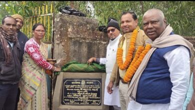 विधायक मथुरा प्रसाद महतो ने मनियांडीह जाहेरथान सौन्दत्यीकरण कार्य का किया शिलान्यास 14 WhatsApp Image 2025 12 19 at 6.52.12 PM