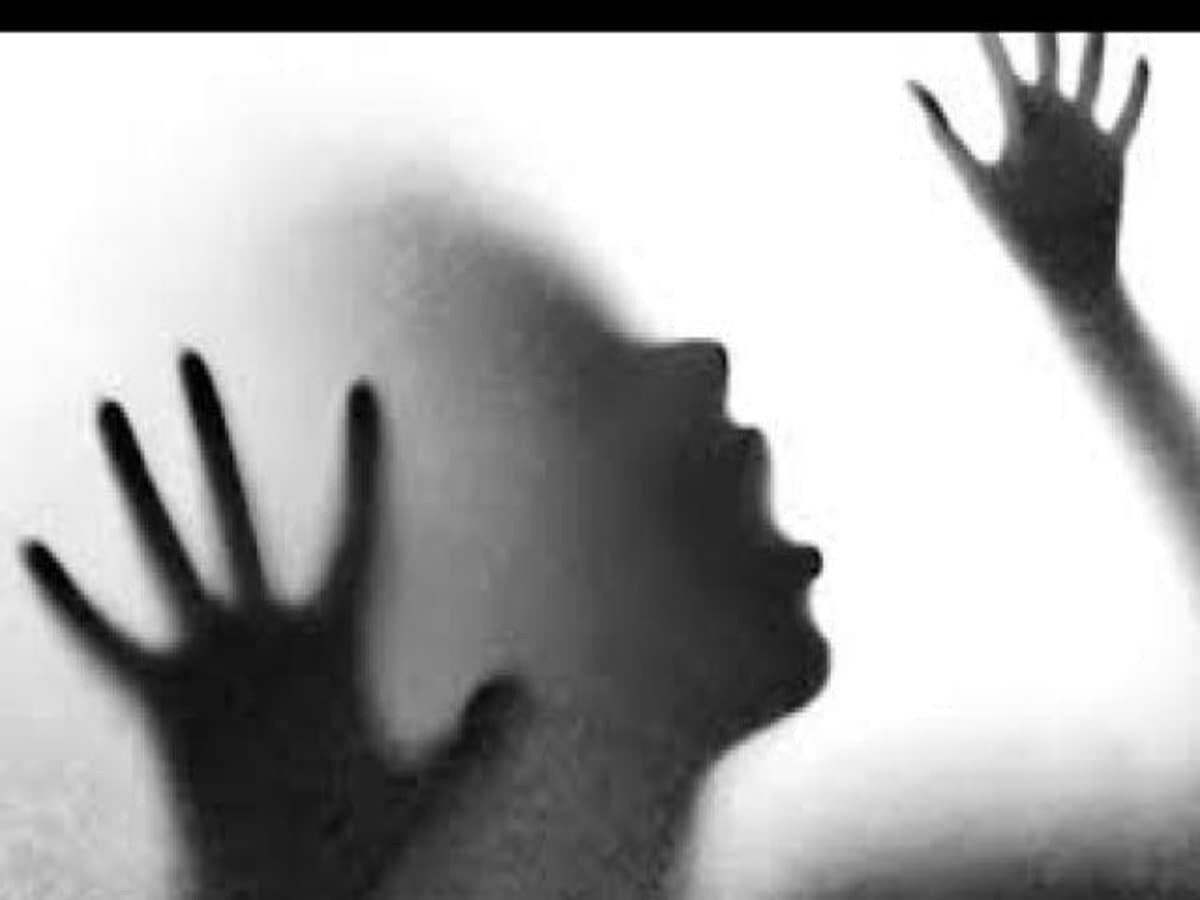 गुजरात में महिला के साथ दुष्कर्म: पुलिस की तेज कार्रवाई, आरोपी 12 घंटे में गिरफ्तार 1 gang rape with minor girl 1572854879 1726644968707