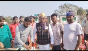 धरियो महुबनी की एलाई मस्जिद की कॉलम ढलाई कार्य में पहुंचे सर्वोच्च मानवाधिकार संरक्षण प्रदेश अध्यक्ष दिल खोलकर दिखाईं दरियादिली 5 IMG 20260112 WA0049