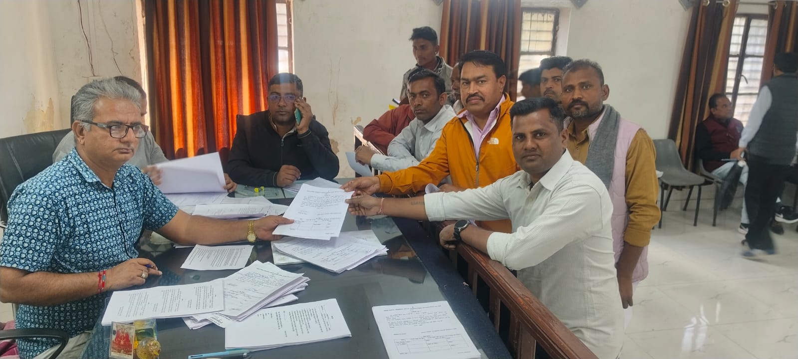 वोट से कोई भी वंचित न रहे, इस उद्देश्य से तहसील कार्यालय में दस्तावेज जमा 1 IMG 20260114 WA0026