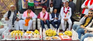 77वें गणतंत्र दिवस के शुभ अवसर पर बांसमंडी स्थित पत्रकार सुहैल मंसूरी व अजहर आलम द्वारा बनाए गए नेशनल मीडिया प्रेस क्लब कैंप कार्यालय में वरिष्ठ जनों का किया गया भव्य स्वागत एवं सम्मान 3 IMG 20260130 WA0006