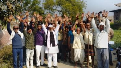 सड़क मरम्मत की मांग को लेकर ग्रामीणों ने मछली शहर के तुलापुर में जमकर किया प्रदर्शन 13 WhatsApp Image 2026 01 11 at 7.06.19 PM