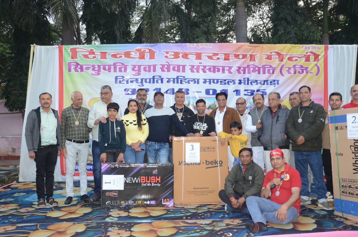 पतंगों की डोर में बंधा भाईचारा, इनामों की बारिश में झूमा समाज 1 WhatsApp Image 2026 01 13 at 7.40.04 PM