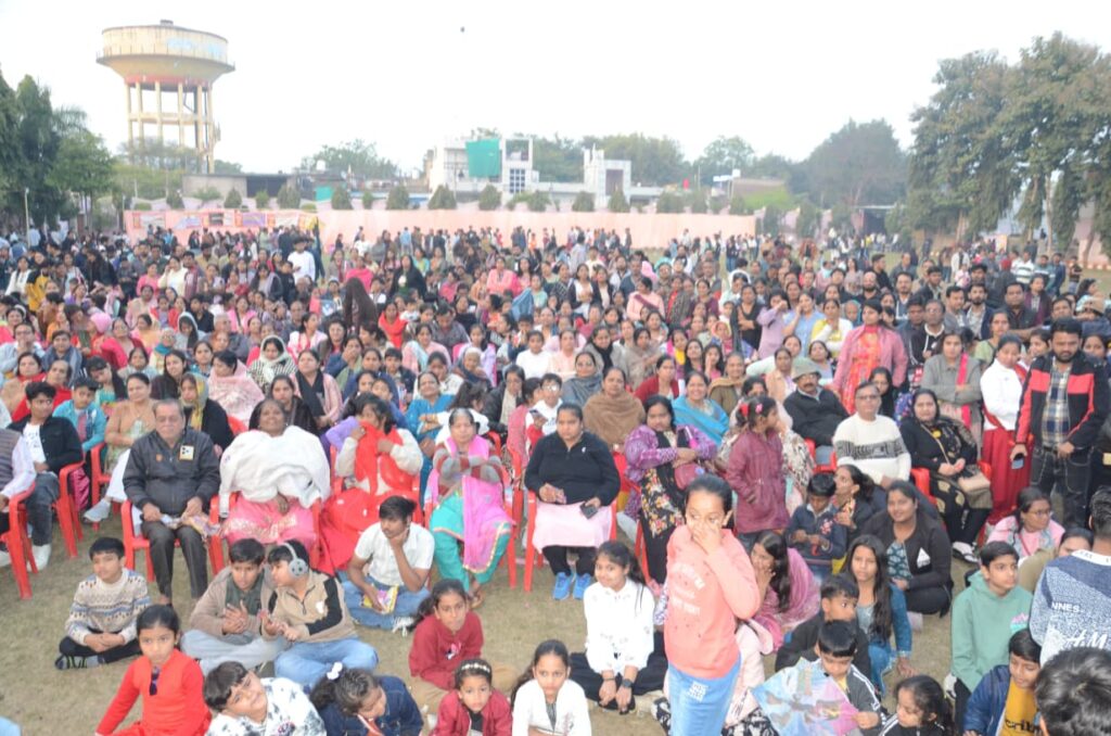 पतंगों की डोर में बंधा भाईचारा, इनामों की बारिश में झूमा समाज 2 WhatsApp Image 2026 01 13 at 7.40.05 PM