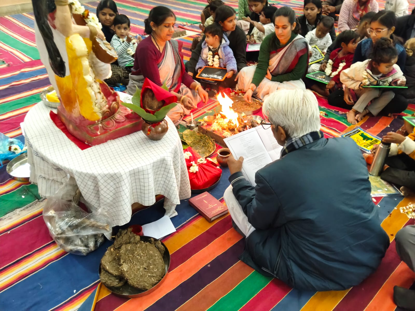 नगर में विद्या आरंभ संस्कार का भव्य आयोजन, यज्ञ के साथ नन्हे बच्चों ने रखे शिक्षा के पहले कदम 1 WhatsApp Image 2026 01 23 at 3.59.00 PM
