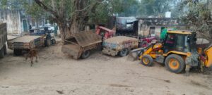 डीएसटी टीम का फिल्मी अंदाज़ में ऑपरेशन, भारी मात्रा में मशीनरी जब्त 2 WhatsApp Image 2026 01 27 at 12.11.39 PM