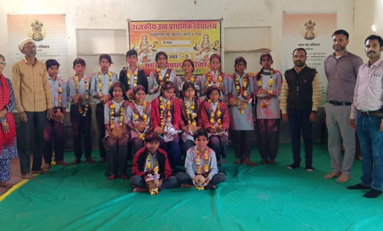 आशीर्वाद समारोह में भावुक पल: 8वीं के विद्यार्थियों ने विद्यालय को भेंट की वॉटर पंप मोटर 79 IMG 20260216 WA0019