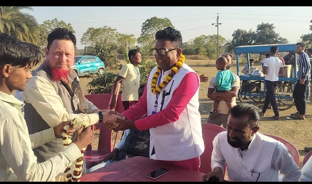 टुंडी प्रखंड के बादलपुर में बादलपुर प्रीमियर लीग 2026 का भव्य आयोजन, रोमांचक मुकाबले में बरवाअड्डा सुपर किंग्स बनी विजेता 1 WhatsApp Image 2026 02 14 at 9.18.51 PM