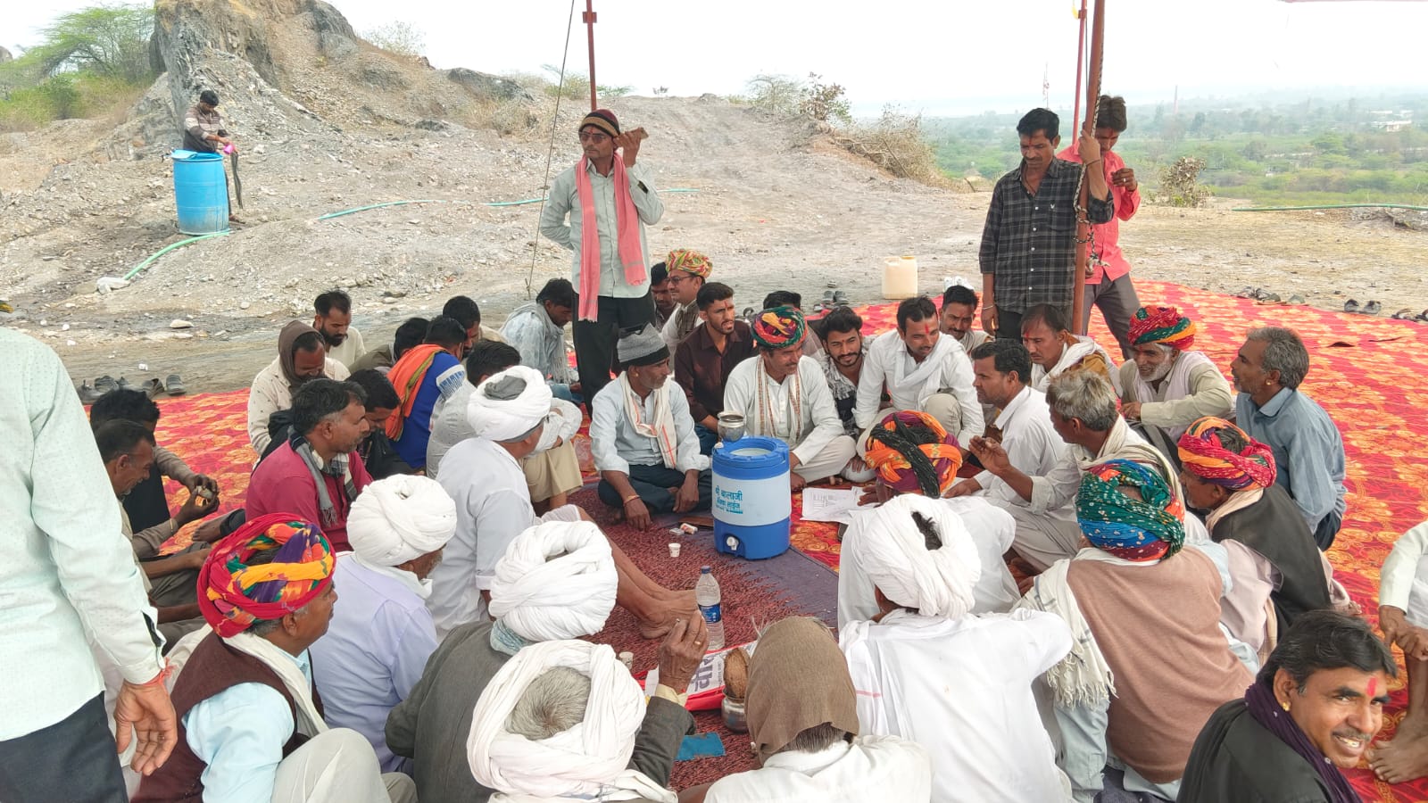 आस्था का महाअभियान शुरू – खारोल समाज ने लिया माँ शाकम्भरी मंदिर निर्माण का ऐतिहासिक संकल्प 1 WhatsApp Image 2026 02 19 at 8.12.51 AM