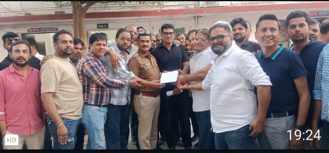 पाली के वार्ड 37 में 25–30 युवकों का उत्पात, पोस्टर फाड़े व वाहनों को गिराया 1 WhatsApp Image 2026 02 25 at 8.05.32 PM