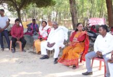 टुण्डी प्रमुख की भैसुर की आकस्मिक निधन पर विधायक एवं जिला परिषद सदस्या पहुंची और शोक संवेदना जताई 24 WhatsApp Image 2026 02 28 at 7.22.44 PM