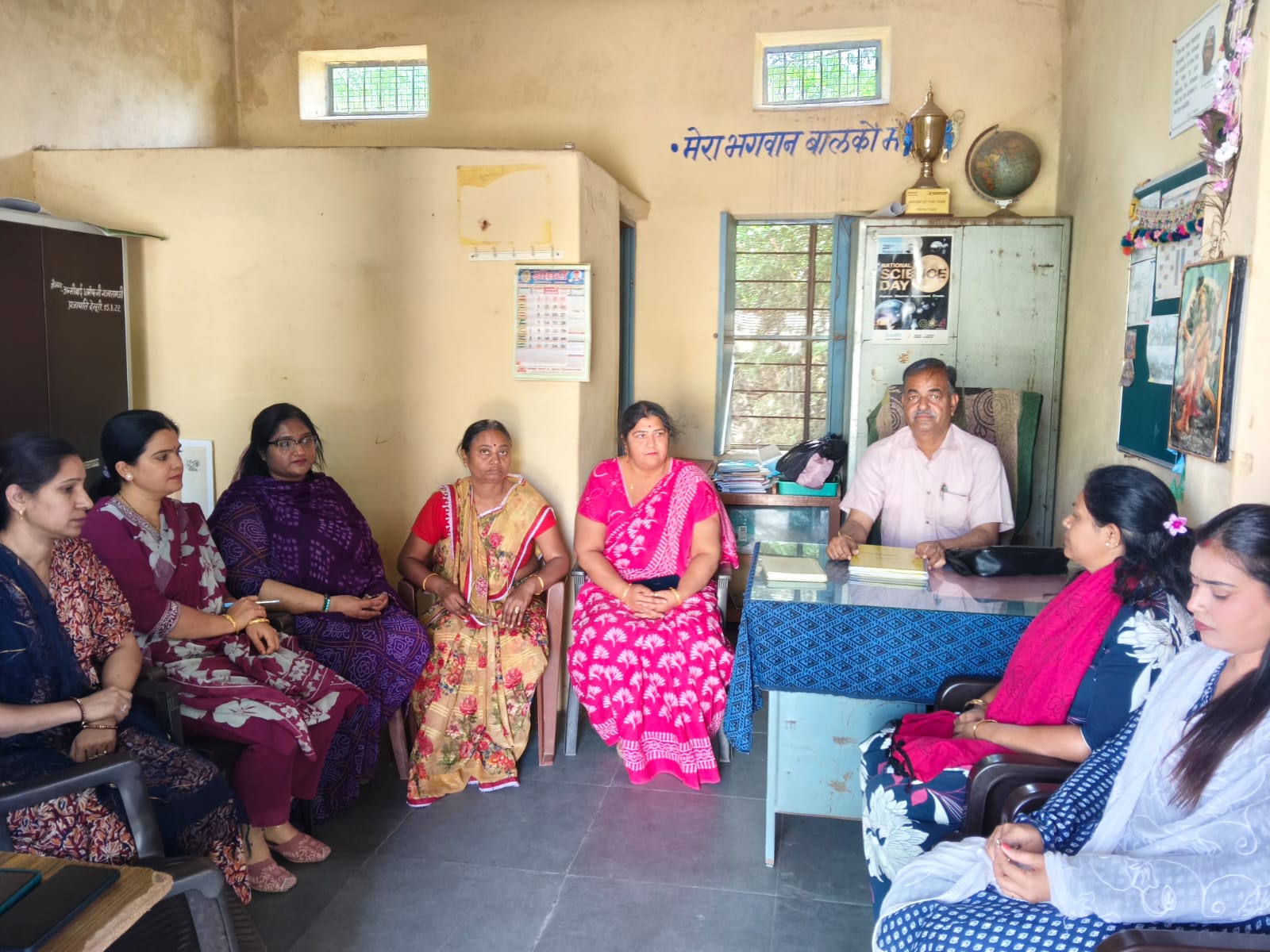 ACBEO विजयसिंह माली ने मेगा पीटीएम व प्रवेशोत्सव की तैयारियों को लेकर दिए आवश्यक दिशा-निर्देश 1 WhatsApp Image 2026 03 16 at 4.27.47 PM