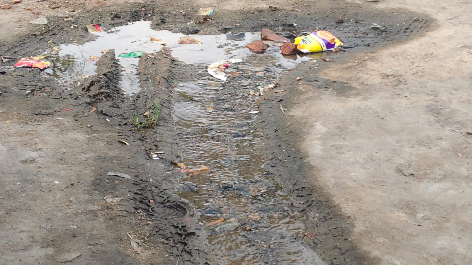 टूटी पाइपलाइन