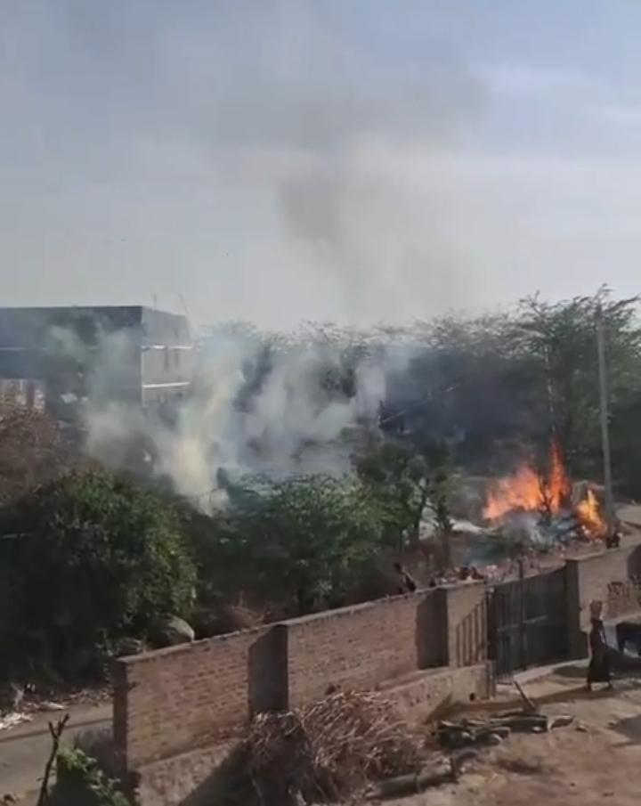 मालनु अचानक वनाराम/ओबाजी v प्रभुराम/ओबाजी देवासी के बाड़े मे आगजनी घर बाड़े कों लोगों नें काबू मे कर लिया घर परिवार कों कोई नुकसान नही हुआ 1 WhatsApp Image 2026 03 29 at 8.07.31 PM