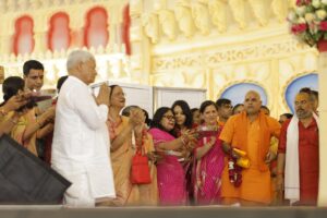 भीलवाड़ा में भक्ति का महासागर: शिव महापुराण कथा में उमड़ा आस्था का जनसैलाब 4 WhatsApp Image 2026 04 08 at 8.00.45 PM