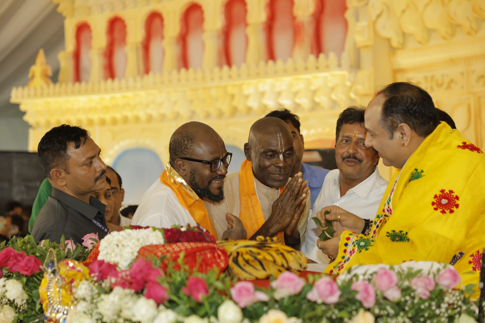 भीलवाड़ा में भक्ति का महासागर: शिव महापुराण कथा में उमड़ा आस्था का जनसैलाब 1 WhatsApp Image 2026 04 08 at 8.00.47 PM