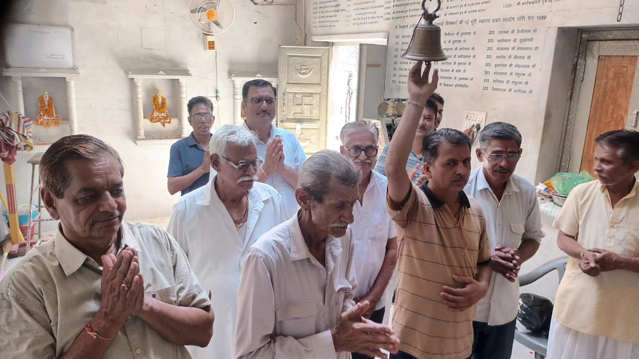 शनि अमावस्या पर प्राचीन विश्वकर्मा मंदिर में महाआरती आयोजित 1 WhatsApp Image 2026 05 16 at 7.06.16 PM