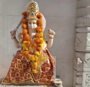 शनि अमावस्या पर प्राचीन विश्वकर्मा मंदिर में महाआरती आयोजित 4 WhatsApp Image 2026 05 16 at 7.06.17 PM