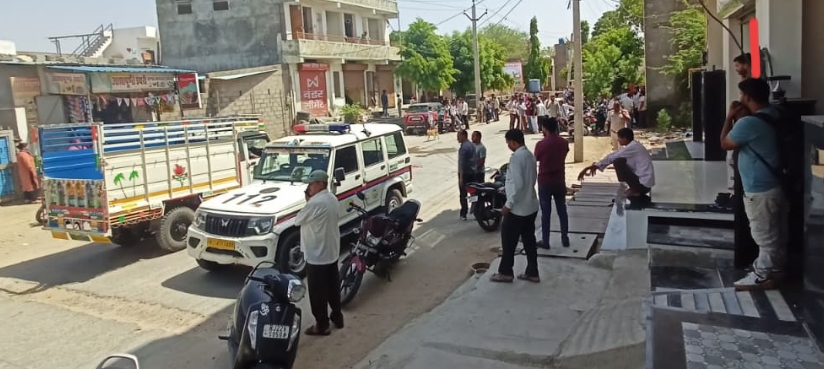 सड़क के गड्ढे ने छीनी मासूम की सांस सुमेरपुर उपखंड प्रशासन की घोर लापरवाही आई सामने 1 WhatsApp Image 2026 05 18 at 11.29.30 PM